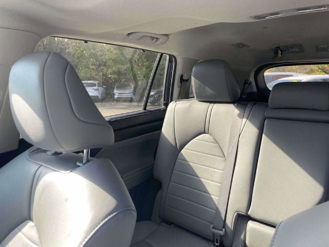 Used 2023 Toyota Highlander XLE AWD/4WD image 32