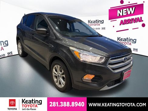 Used 2019 Ford Escape SE FWD image 1