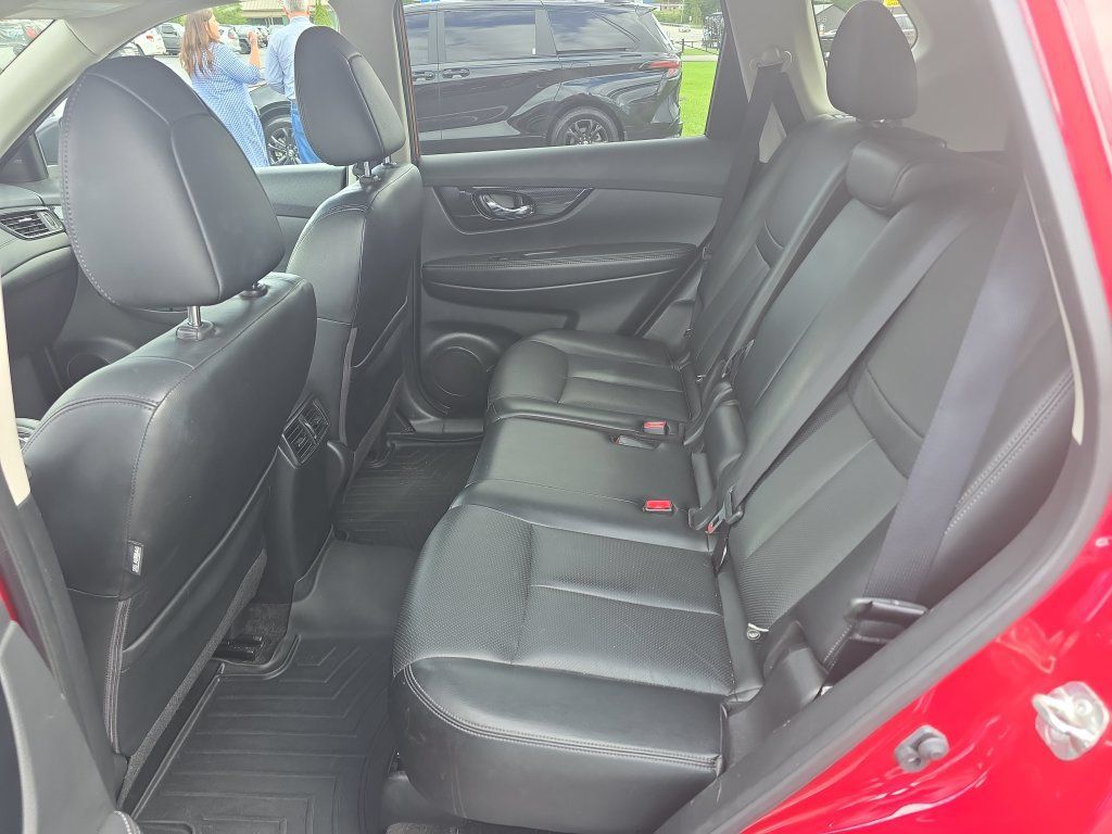 Used 2017 Nissan Rogue SL w/ SL Premium Package FWD image 14