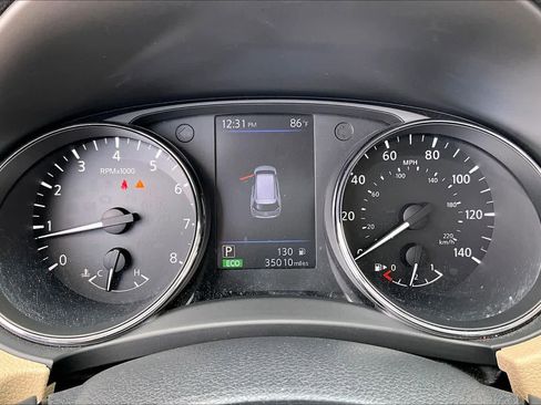 Used 2019 Nissan Rogue SV w/ Premium Package FWD image 24