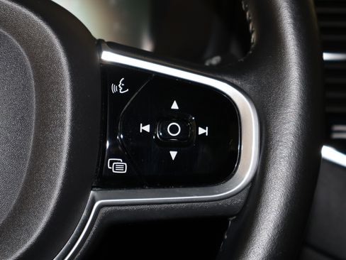 Used 2018 Volvo XC90 T6 Momentum w/ Convenience Package image 21