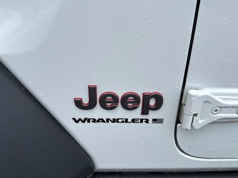 Used 2026 Jeep Wrangler Unlimited Rubicon AWD/4WD image 8