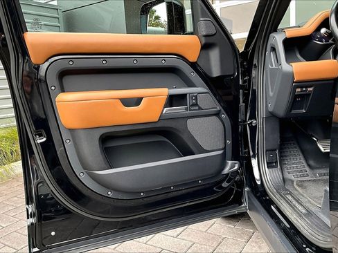 Used 2021 Land Rover Defender 110 X image 23