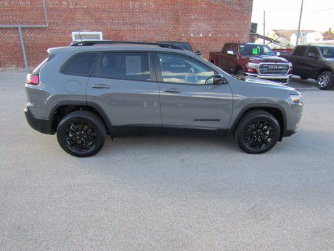 Used 2023 Jeep Cherokee Altitude Lux AWD/4WD image 2