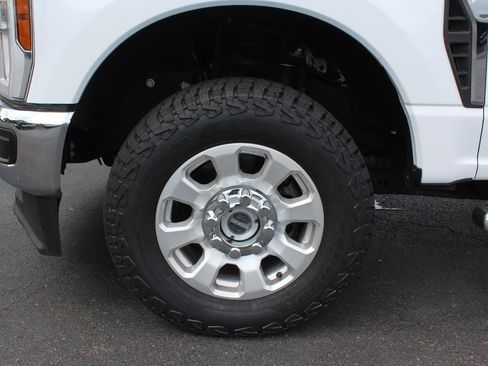 Used 2024 Ford F250 XLT w/ FX4 Off-Road Package AWD/4WD image 39