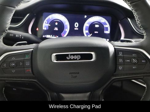 Used 2025 Jeep Grand Cherokee Laredo w/ Luxury Tech Group I AWD/4WD image 22