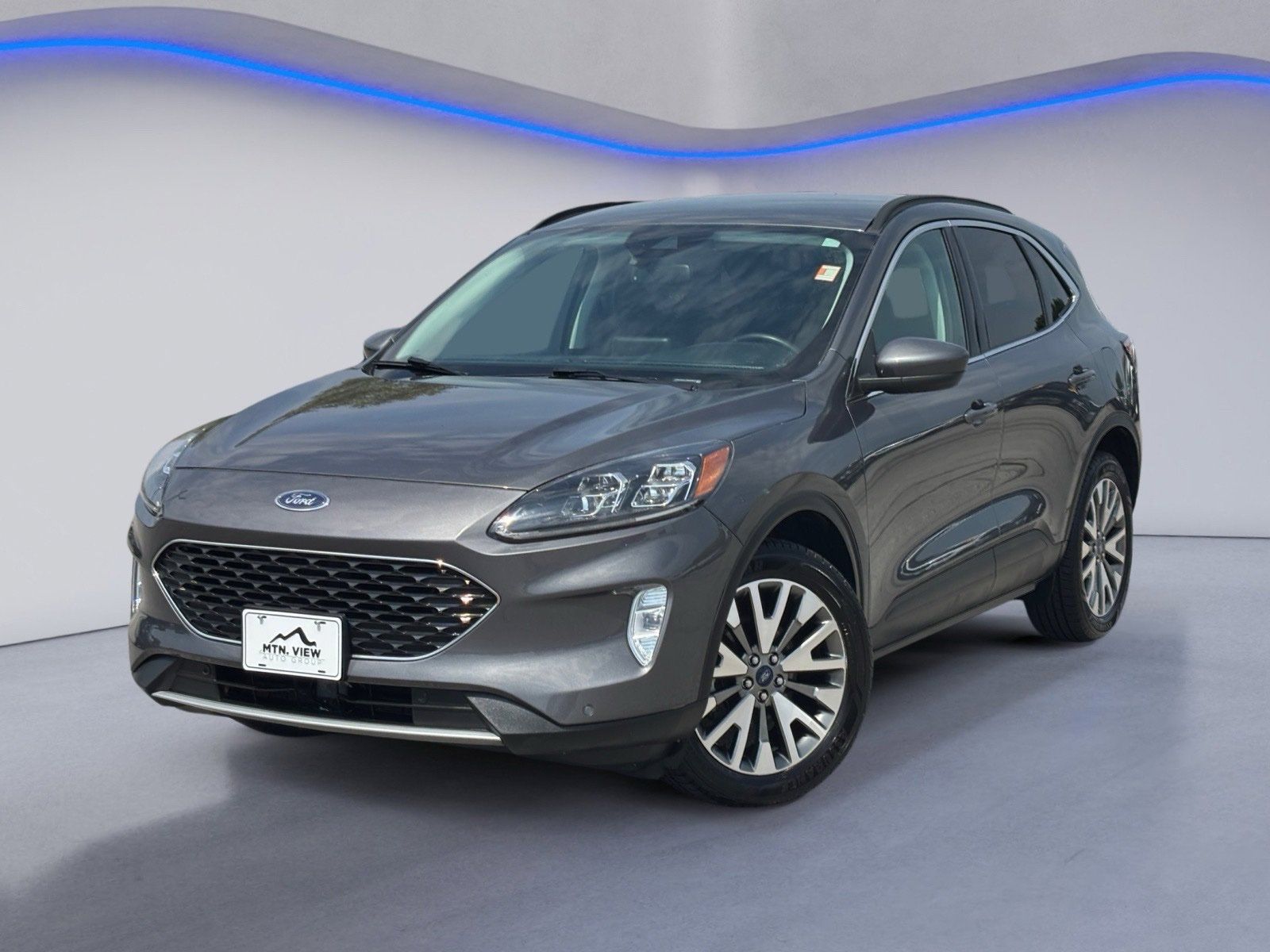 Used 2022 Ford Escape Titanium AWD/4WD image 2