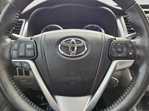 Used 2014 Toyota Highlander XLE AWD/4WD image 21