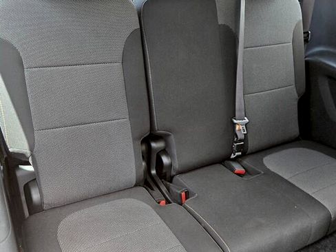 Used 2021 Chevrolet Traverse LT FWD image 18