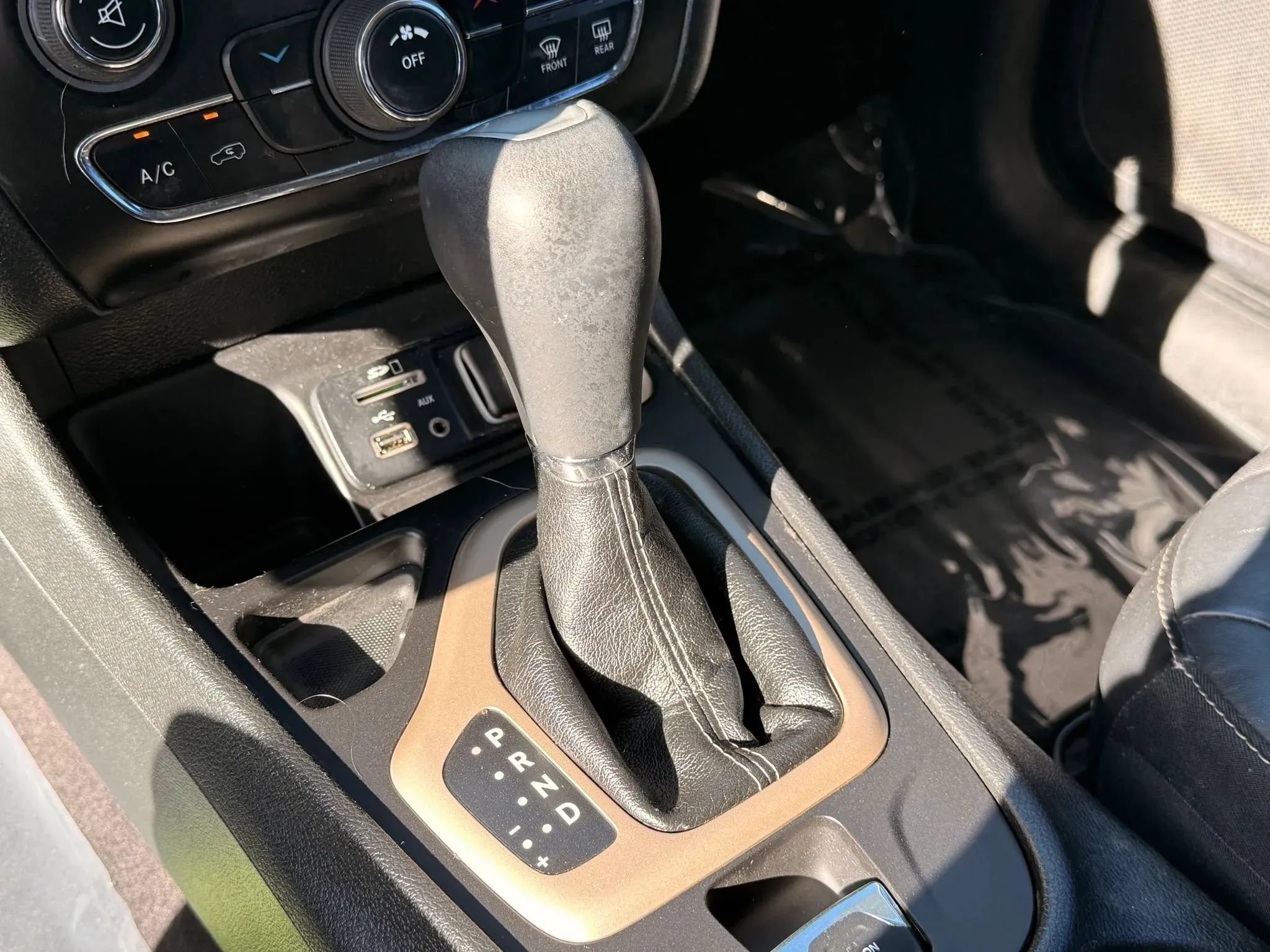 Used 2018 Jeep Cherokee Latitude Plus FWD image 26