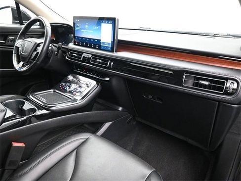 Used 2022 Lincoln Nautilus Reserve w/ Equipment Group 201A image 10