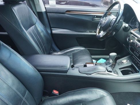 Used 2016 Lexus ES 350 w/ Luxury Package w/Wood Trim FWD image 10