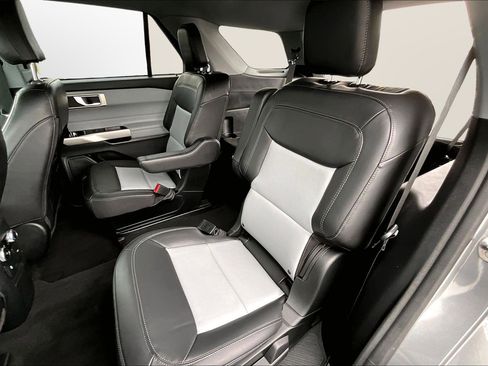 Used 2023 Ford Explorer XLT w/ Equipment Group 202A image 18