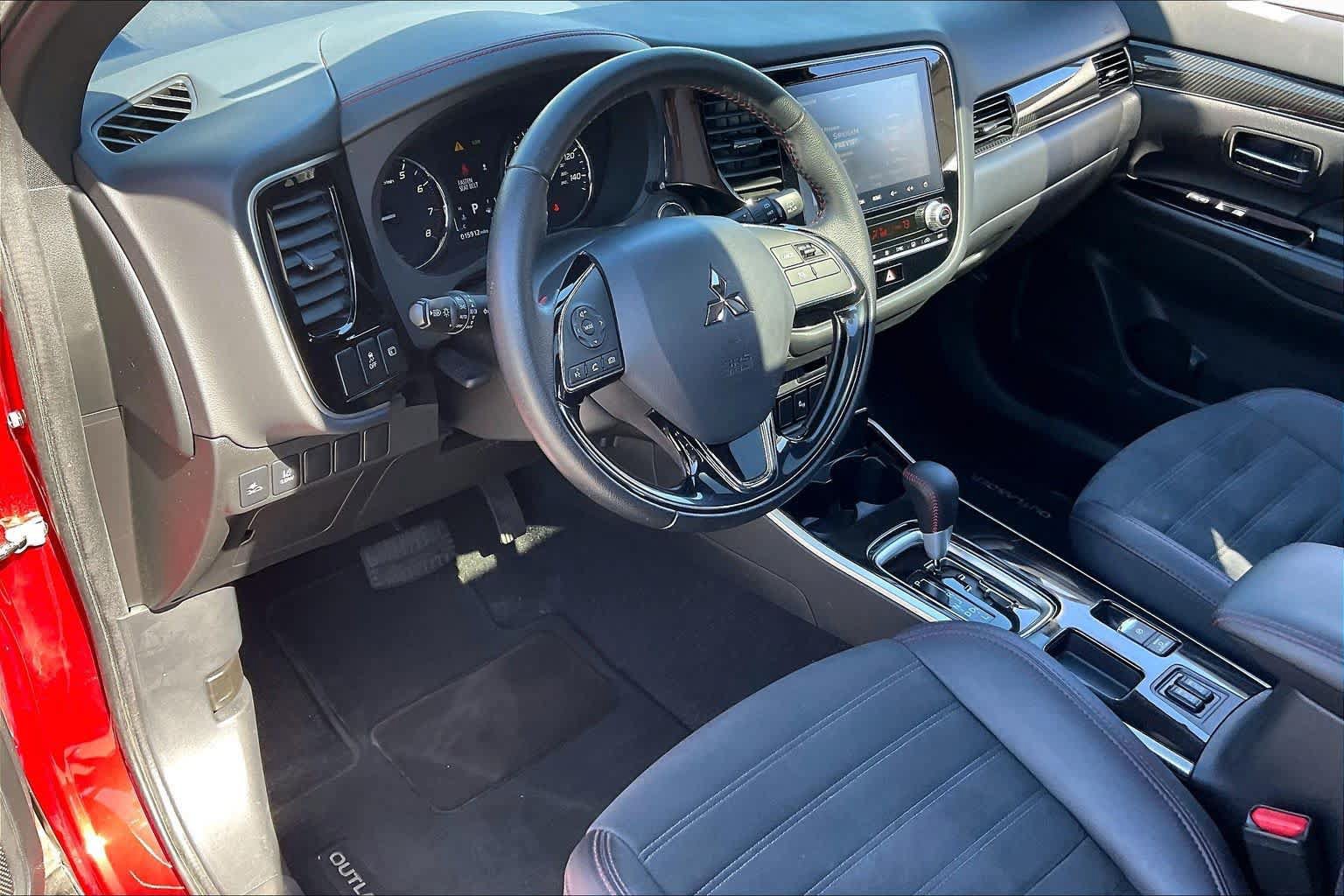 Used 2020 Mitsubishi Outlander LE FWD image 17
