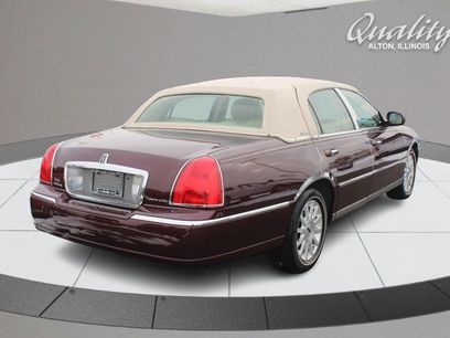 Used 2006 Lincoln Town Car Signature
