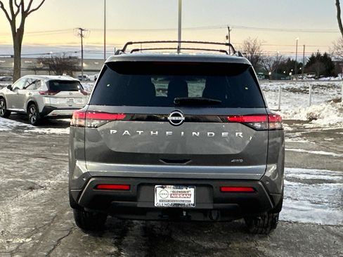 New 2025 Nissan Pathfinder SV w/ SV Premium Package image 5