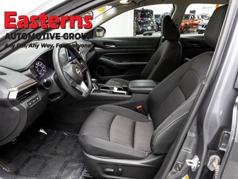 Used 2024 Nissan Altima 2.5 SV FWD image 14