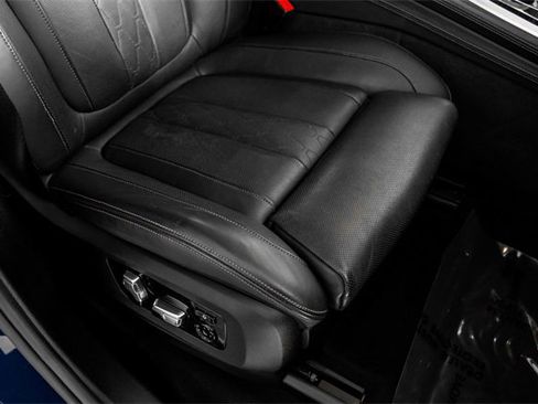 Used 2019 BMW X5 xDrive50i w/ M Sport Package image 31