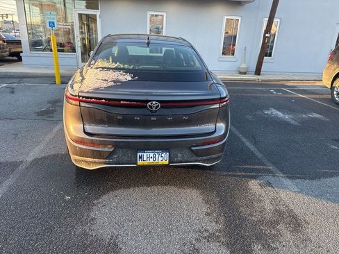 Used 2024 Toyota Crown Limited image 6