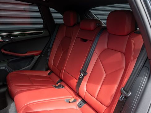 Certified 2023 Porsche Macan AWD/4WD image 37