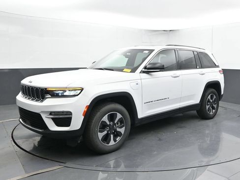 Used 2024 Jeep Grand Cherokee Limited 4xe AWD/4WD image 8