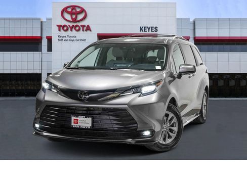 Certified 2026 Toyota Sienna XLE FWD image 1