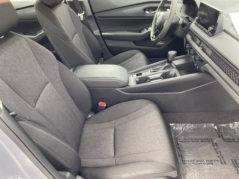 Certified 2025 Honda Accord SE image 9