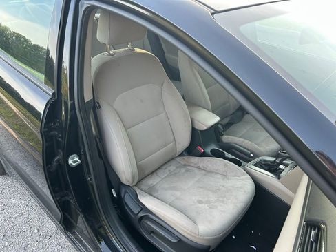 Used 2017 Hyundai Elantra SE FWD image 15