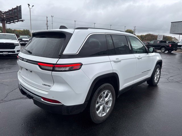Used 2024 Jeep Grand Cherokee Limited w/ Trailer Tow Package AWD/4WD image 11