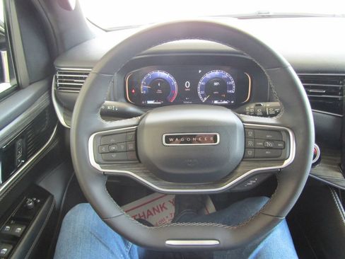 Used 2024 Jeep Wagoneer Series III AWD/4WD image 30