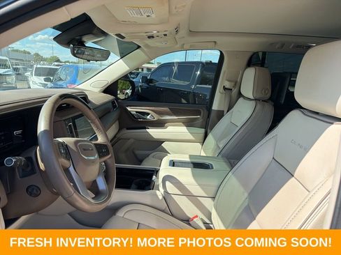 Used 2023 GMC Yukon XL Denali w/ Denali Reserve Package image 9