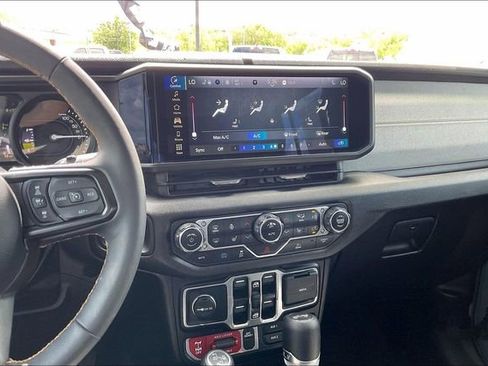 Used 2024 Jeep Wrangler Unlimited AWD/4WD image 6