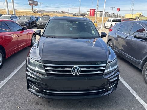 Used 2019 Volkswagen Tiguan SE image 2