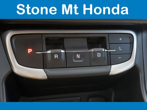 Used 2024 GMC Terrain SLT image 31