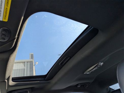 Used 2018 Ford Taurus SHO w/ Driver Assist Package image 25