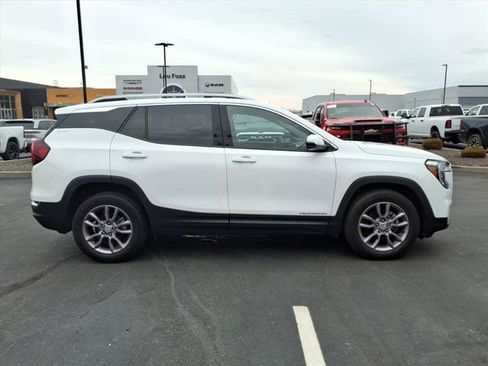Used 2023 GMC Terrain SLT image 28