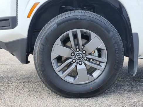 Certified 2025 Nissan Frontier SV AWD/4WD image 7