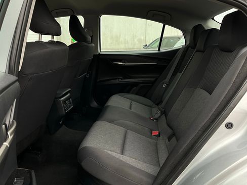 Used 2025 Toyota Camry LE image 11