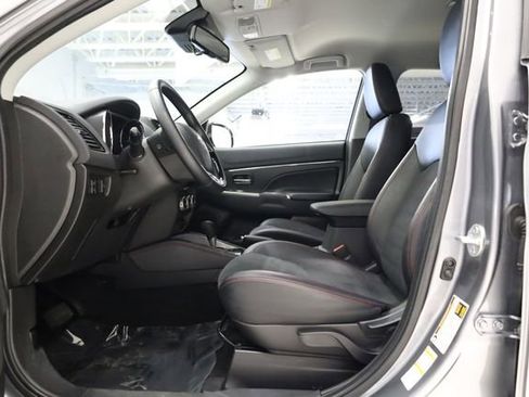 Used 2025 Mitsubishi Outlander Sport SE image 12