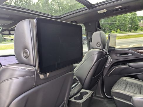 Used 2022 Cadillac Escalade Premium Luxury Platinum w/ Heavy-Duty Trailer Package AWD/4WD image 26
