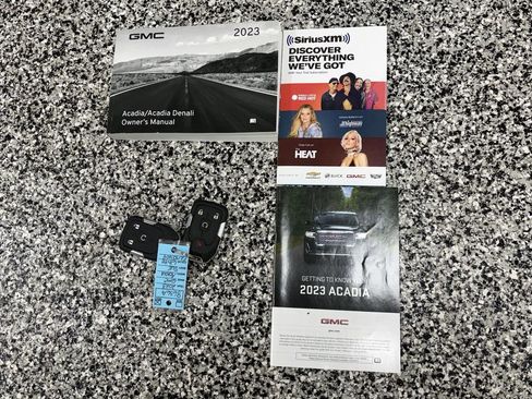 Used 2023 GMC Acadia SLE image 21