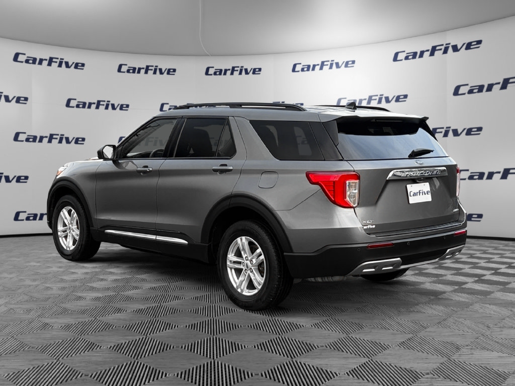 Used 2023 Ford Explorer XLT w/ Equipment Group 202A AWD/4WD image 3