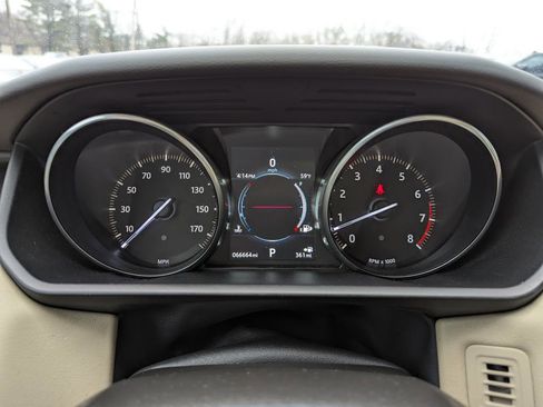 Used 2016 Land Rover Range Rover Sport SE image 18