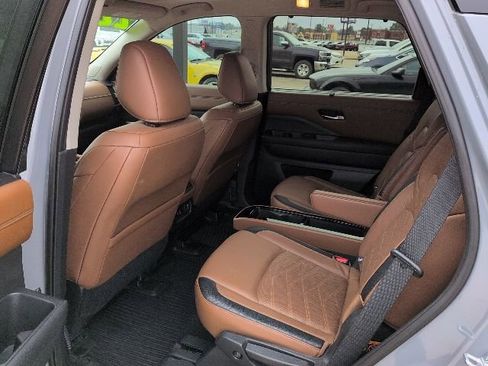 Used 2022 Nissan Pathfinder Platinum w/ Cargo Package image 6