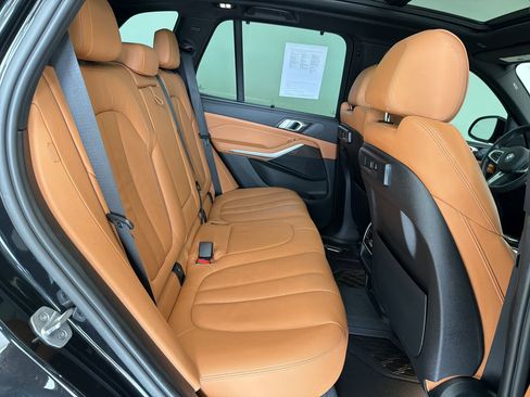 Certified 2022 BMW X5 xDrive40i w/ M Sport Package AWD/4WD image 30
