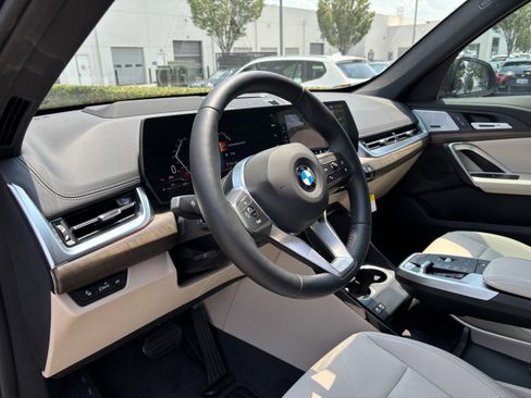 Used 2025 BMW X1 xDrive28i w/ Premium Package image 15