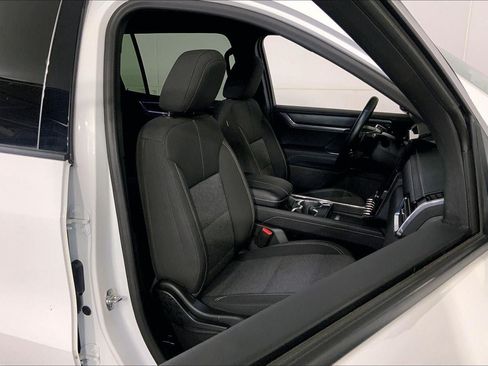 Used 2025 GMC Acadia Elevation FWD image 7