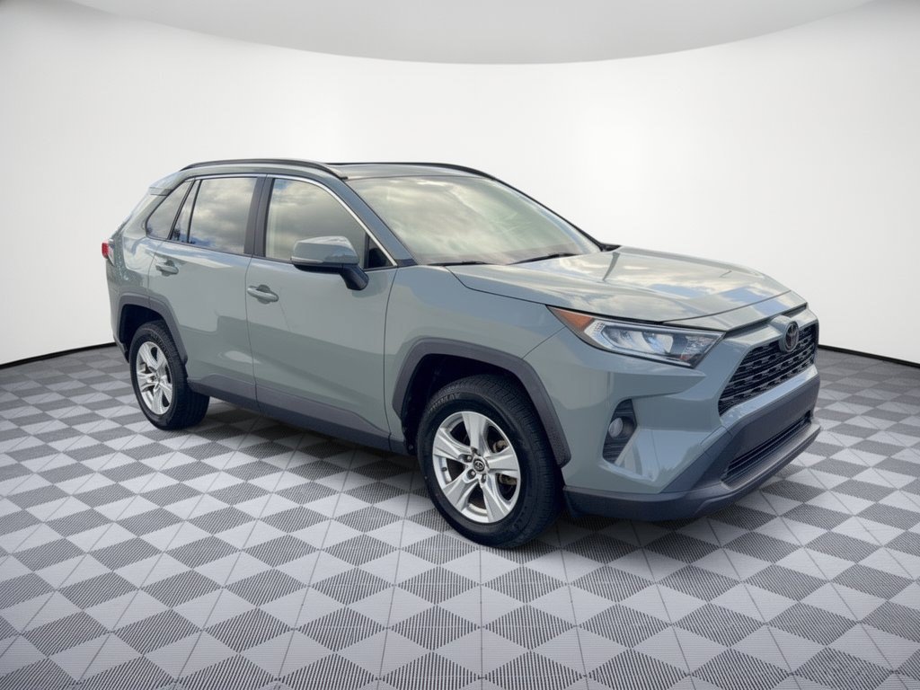 Used 2019 Toyota RAV4 XLE w/ Convenience Package FWD image 7