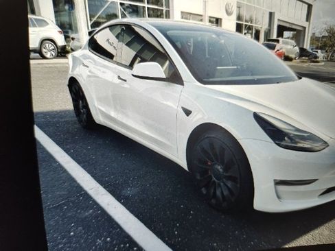 Used 2021 Tesla Model 3 Performance image 3