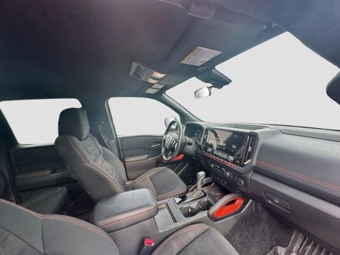 Used 2025 Nissan Frontier Pro-X RWD image 25